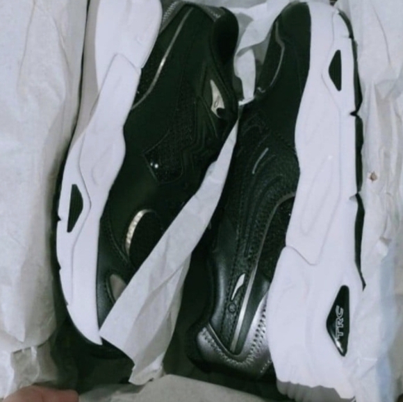 Puma TRC LookWomen's, Size 7.5Color Black. New with box.Style: 38715702 - Picture 4 of 13